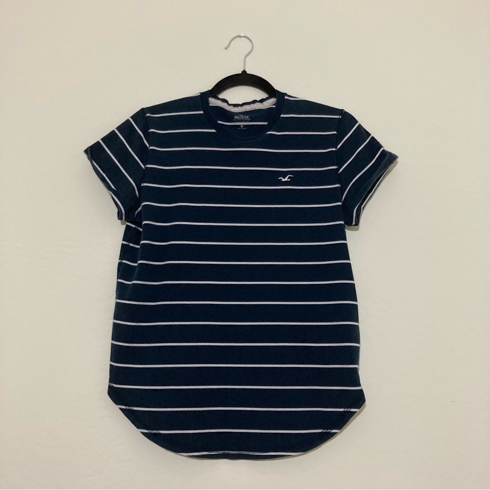 Hollister navy blue-white striped must-have curved hem cuffed short sleeve t-shi